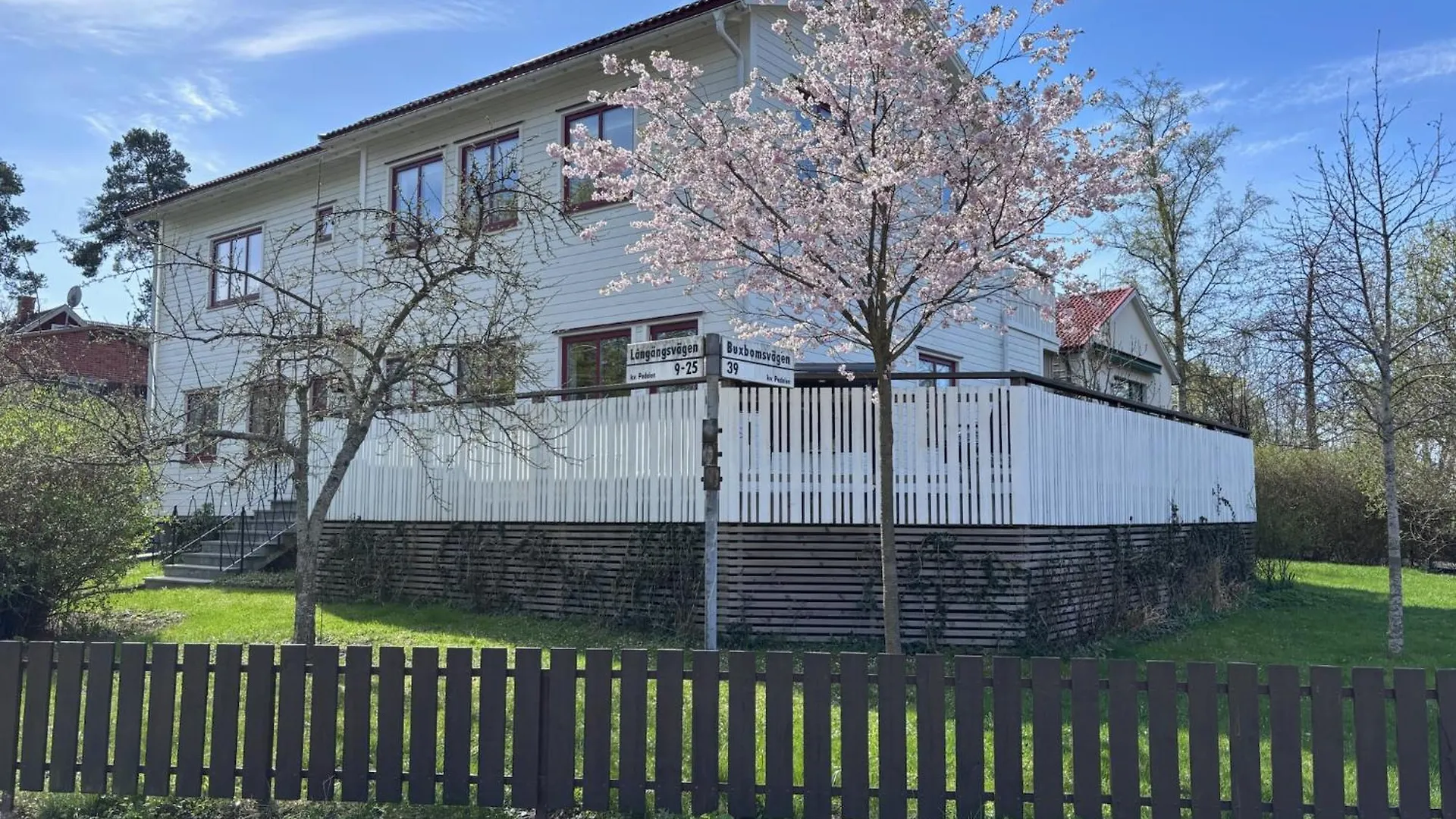 Rymlig Villa Naera Stad Och Natur Stockholm