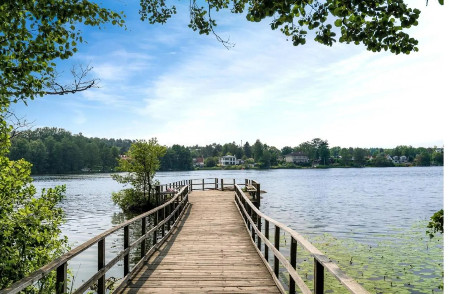 Rymlig Villa Naera Stad Och Natur Stockholm