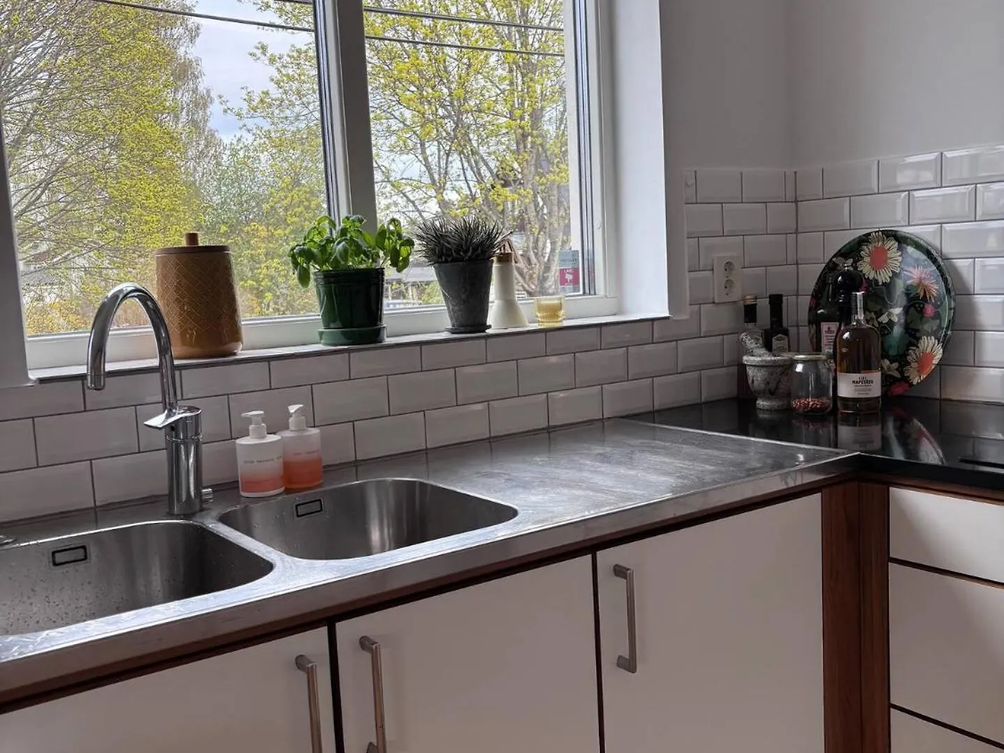 Rymlig Villa Naera Stad Och Natur Stockholm