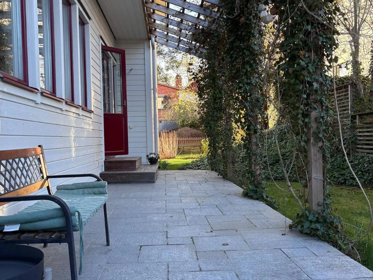 Rymlig Villa Naera Stad Och Natur Stockholm