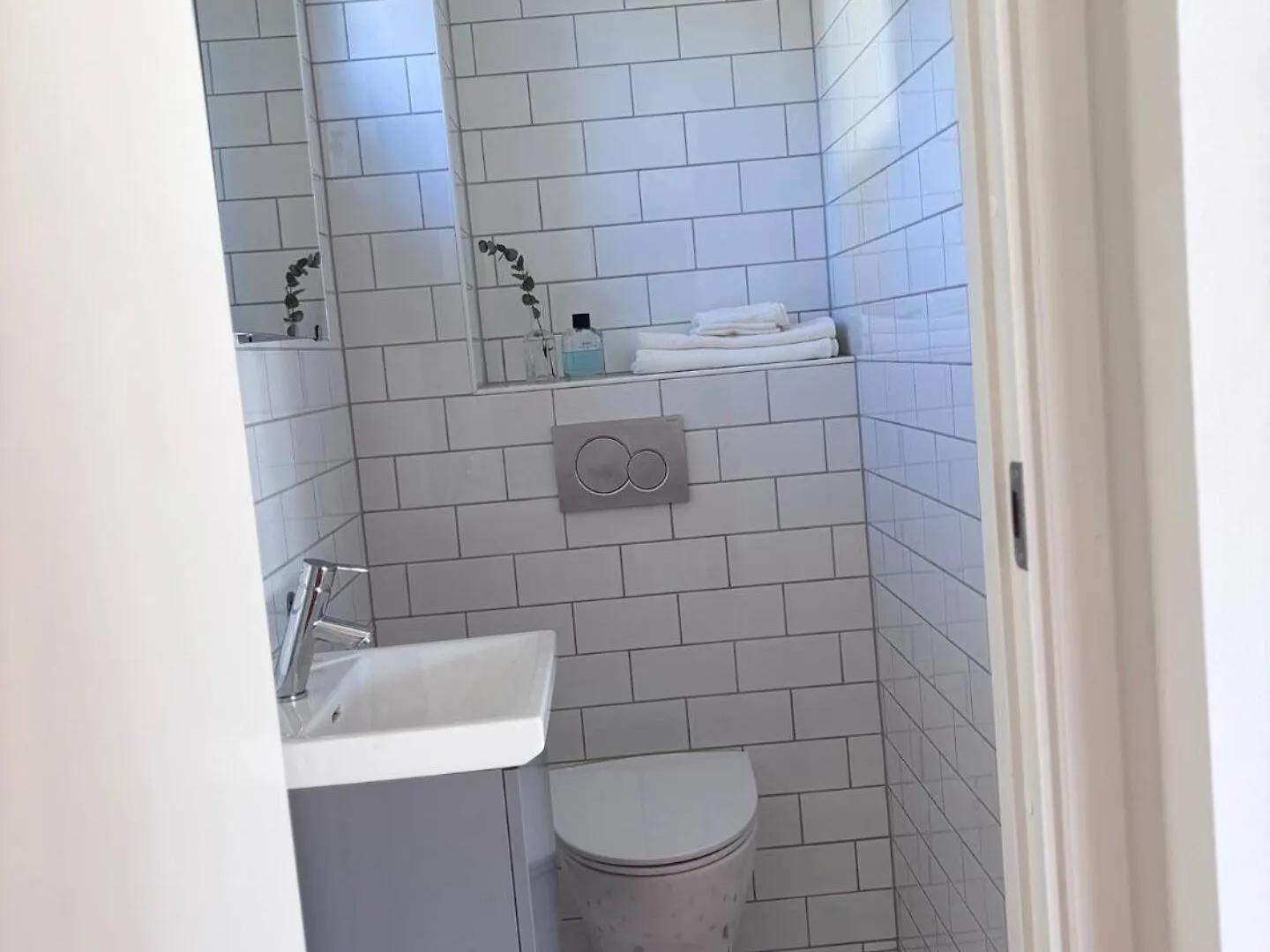 Rymlig Villa Naera Stad Och Natur Stoccolma Svezia